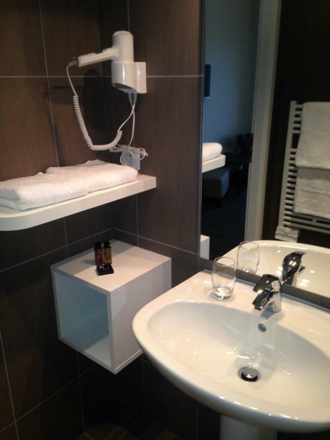 Hotel - Restaurant La Claire Foret Morhange Bagian luar foto